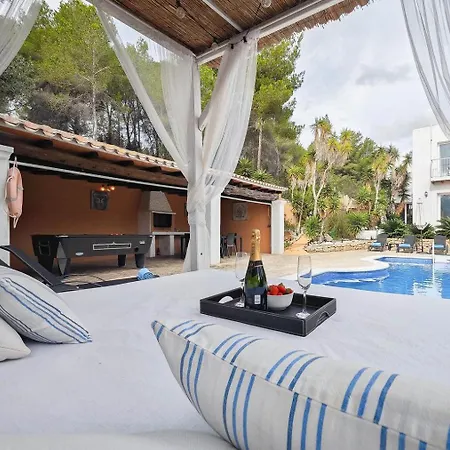 Mercedes Villa